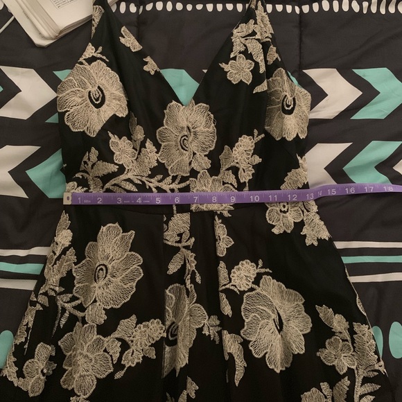 CALVIN KLEIN FLORAL EMBROIDERED GOWN